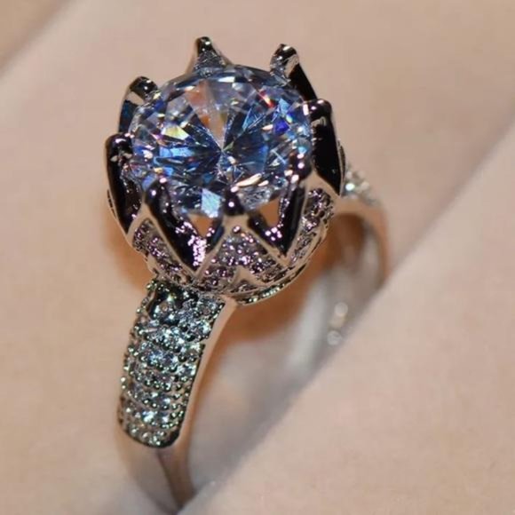 QUEEN CROWN 925 STERLING SILVER DIAMOND RING - Picture 7 of 7